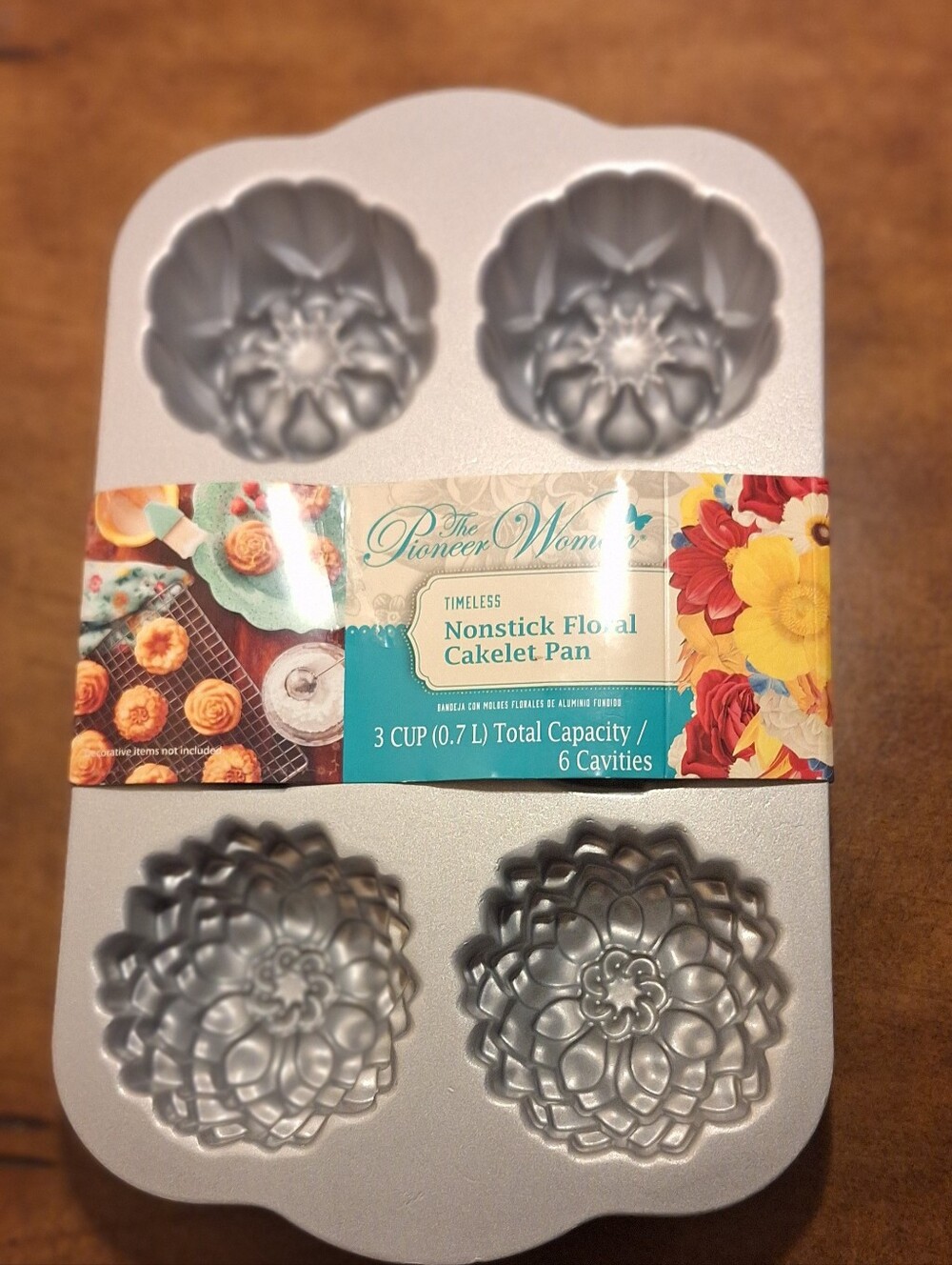 Pioneer Woman Silver/Gold Floral 6-Cavity Cakelet Pan
